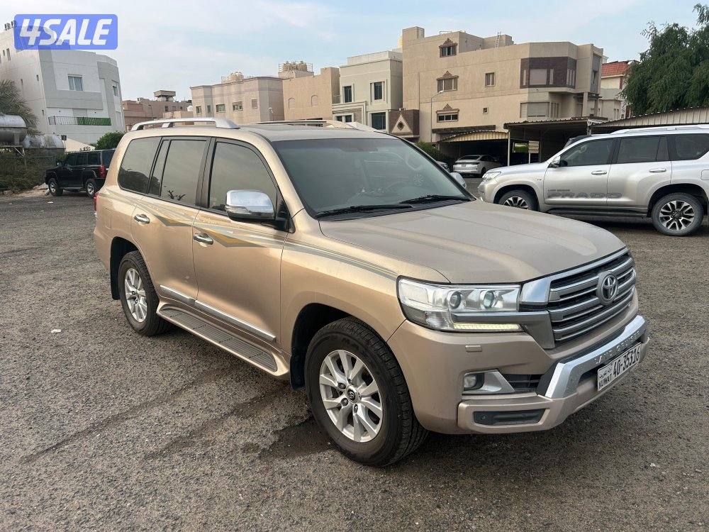 للبيع لاند كروزر gxr ٨ سلندر موديل ٢٠١٧0