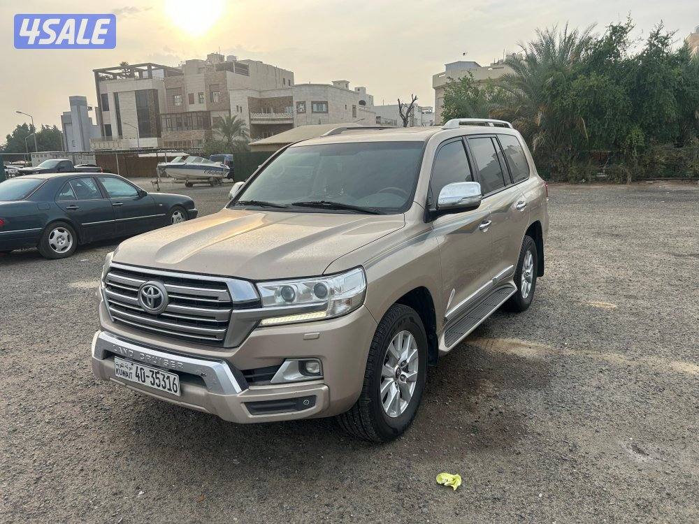 للبيع لاند كروزر gxr ٨ سلندر موديل ٢٠١٧1