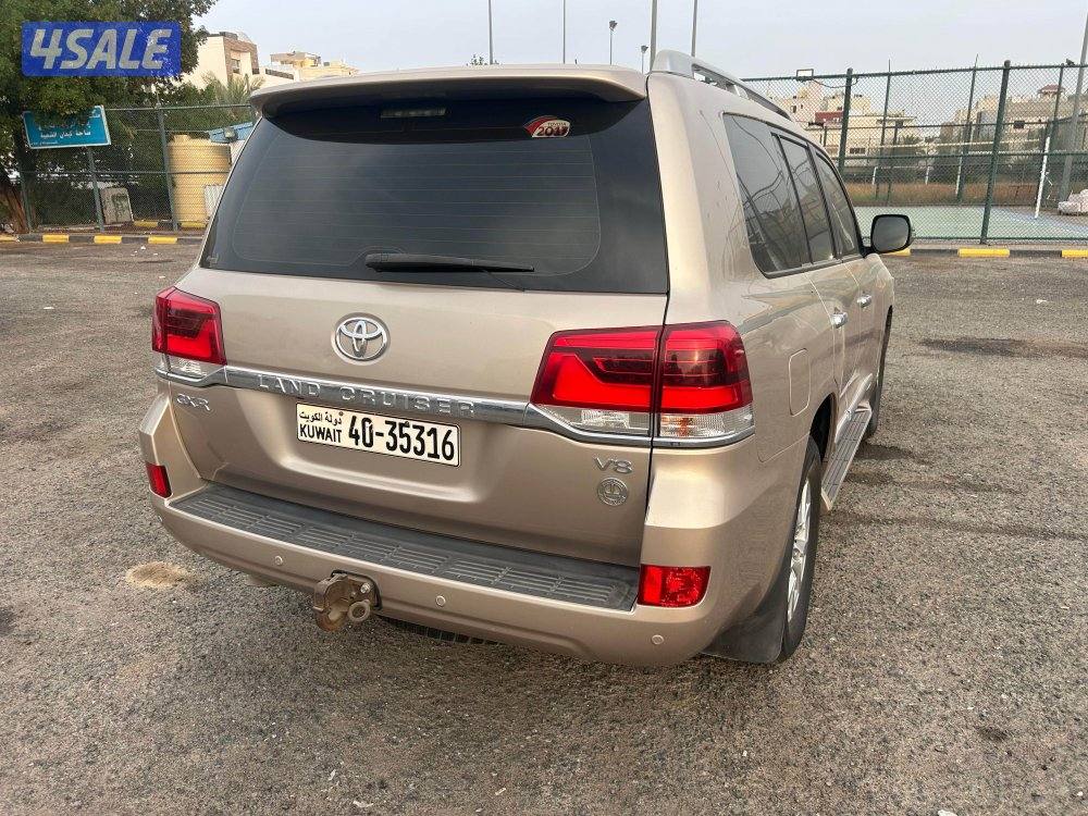 للبيع لاند كروزر gxr ٨ سلندر موديل ٢٠١٧2