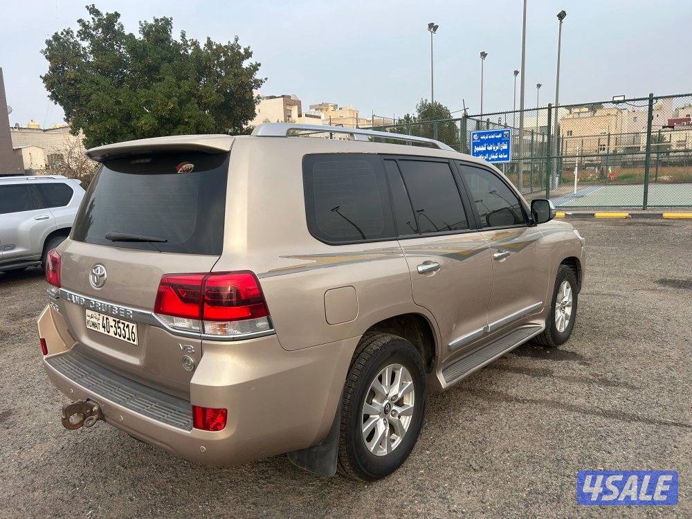 للبيع لاند كروزر gxr ٨ سلندر موديل ٢٠١٧3