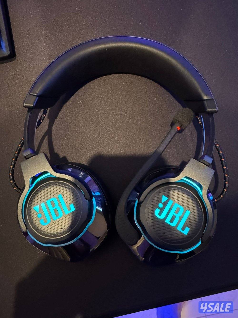 للبيع سماعة احترافية بالكرتون  JBL QUANTUM 8000