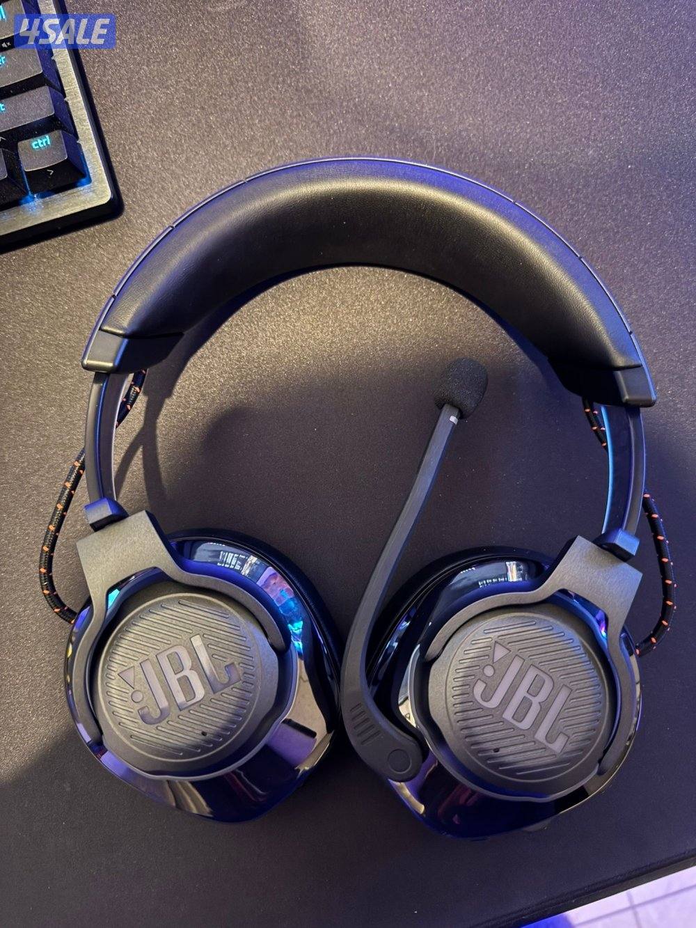 للبيع سماعة احترافية بالكرتون  JBL QUANTUM 8001