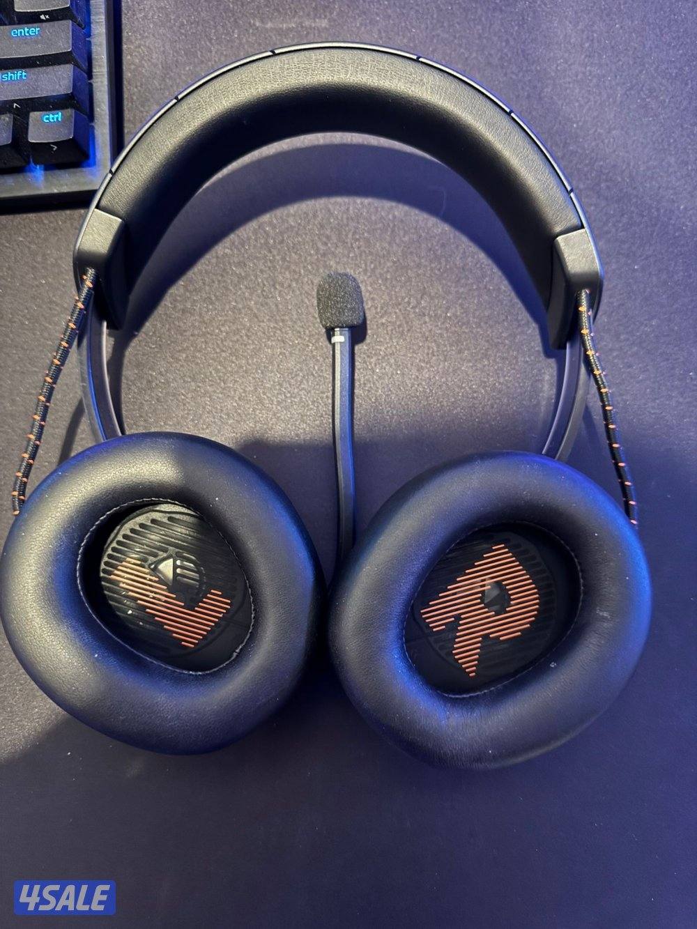 للبيع سماعة احترافية بالكرتون  JBL QUANTUM 8005