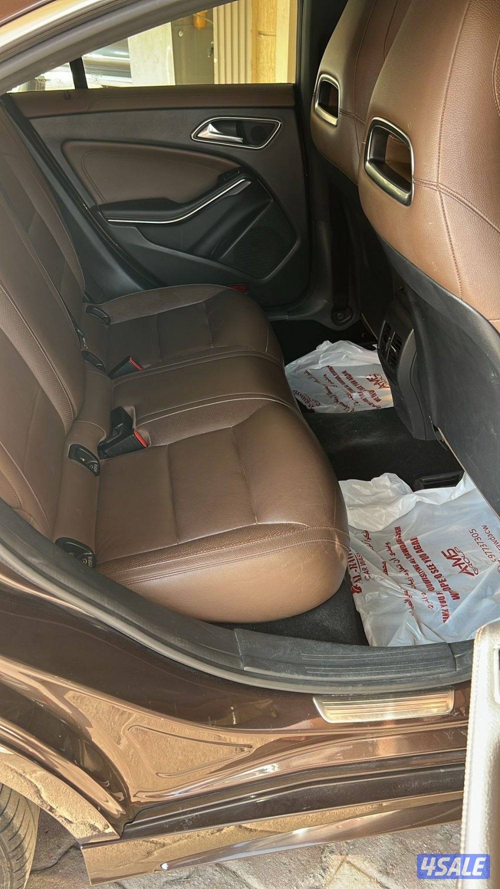 مرسيدس CLA250 موديل 2018 البشر اللون بني داخل جلد تان ماشي 100الف.6