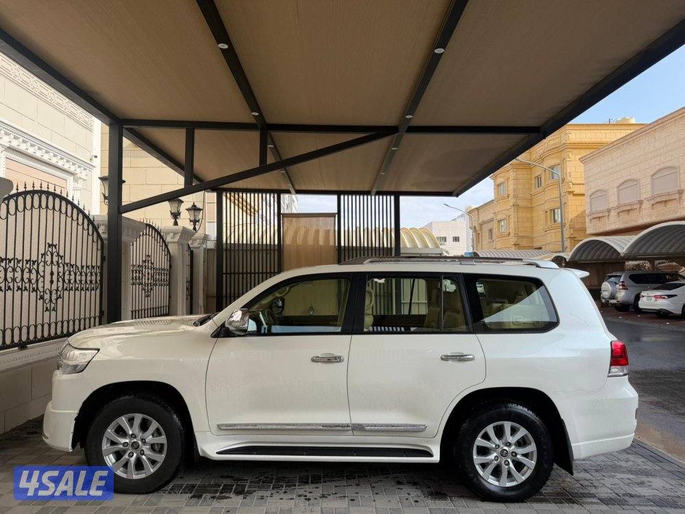 لاند. كروز الساير موديل 2016 عداد 233 الف2