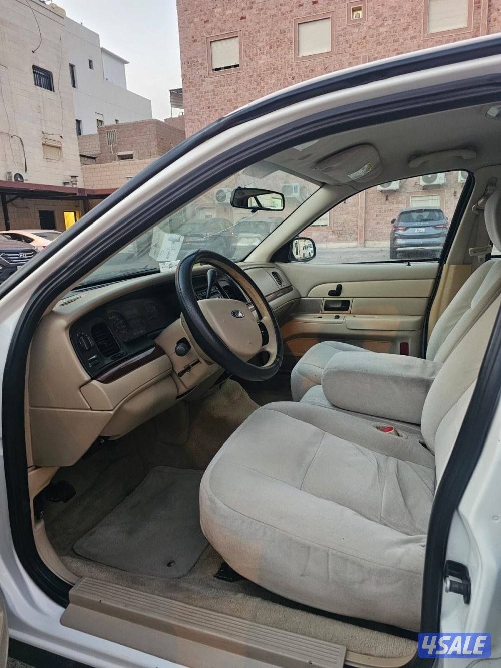 كراون فكتوريا 20128