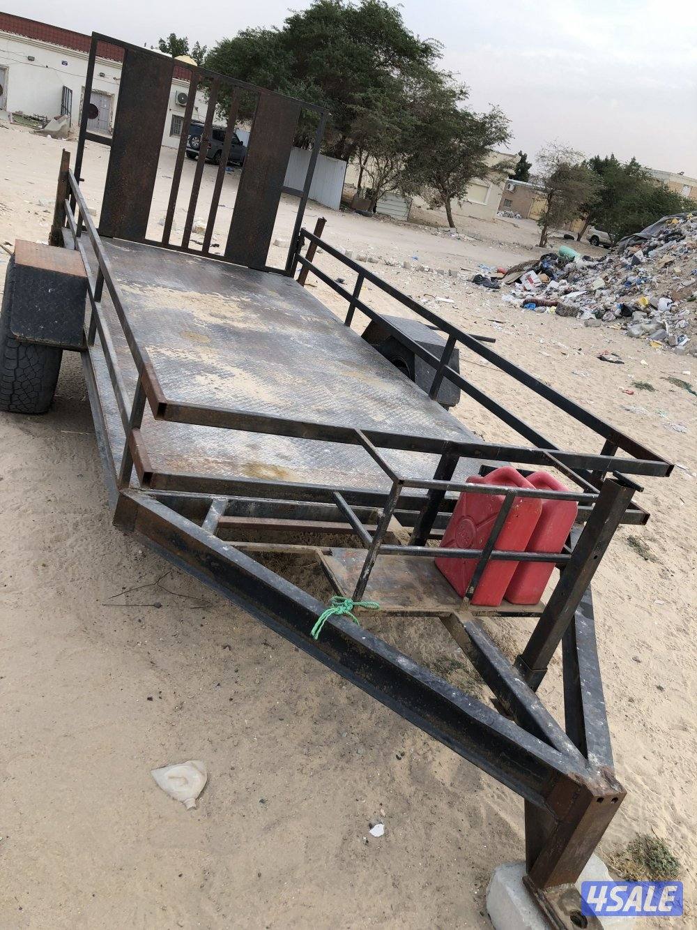 للبيع عربانه قلص طوله ٤.٥م  عرضه  ٢م  مع الهوك التواصل واتساب فقط0