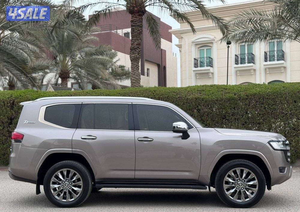 لاندكروزر VX ٢٠٢٢ ماشي ٣٥ صبغ الوكاله بالكامل1