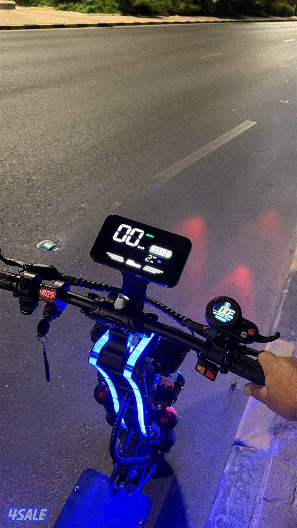 للبيع سكوتر ١٠ آلاف أمبير1