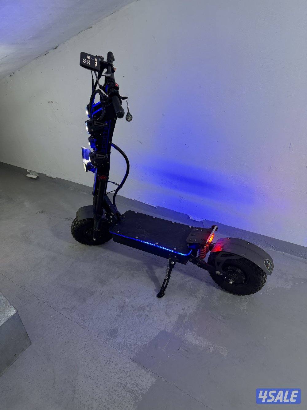 للبيع سكوتر ١٠ آلاف أمبير2