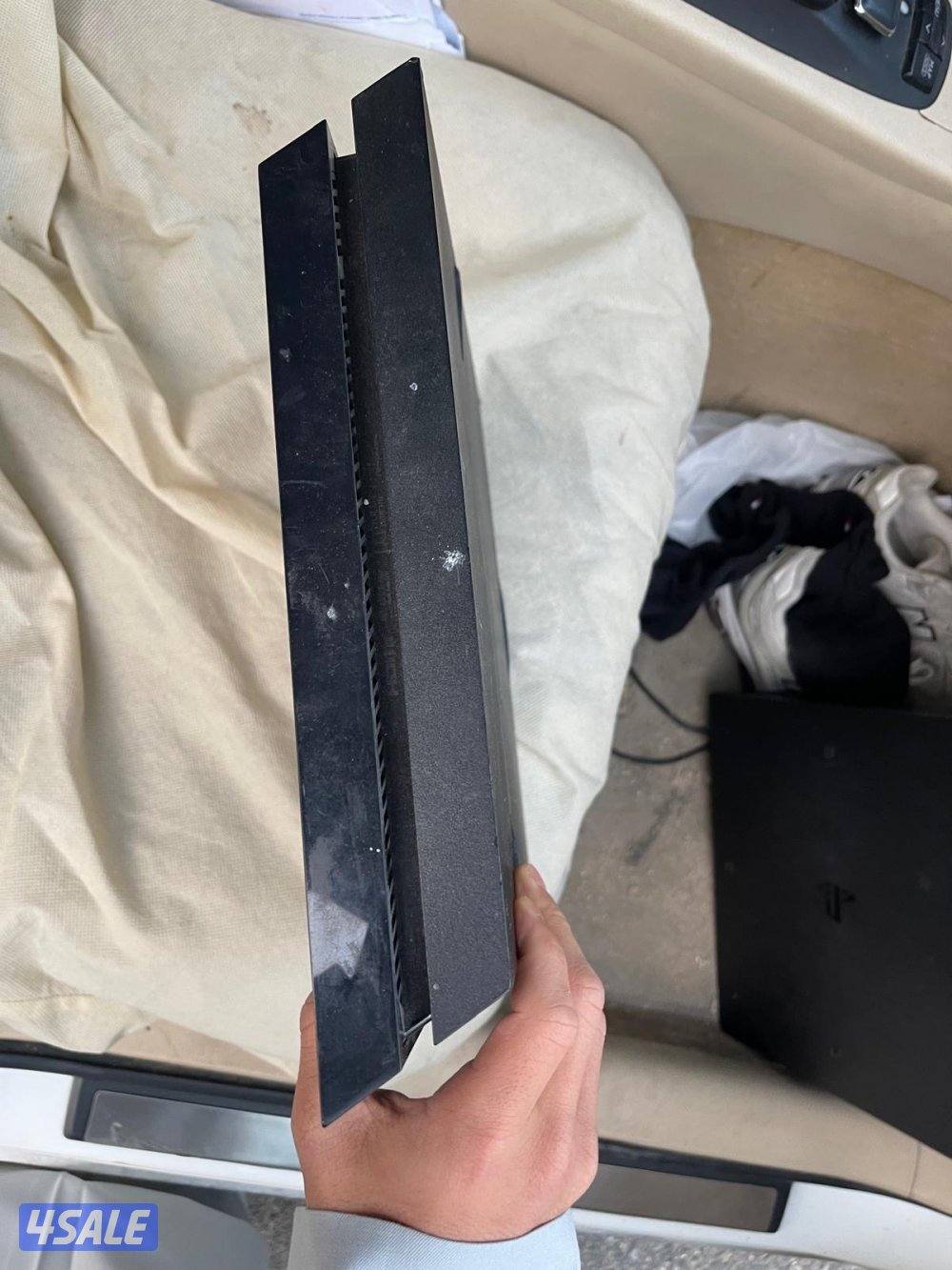 بلاستيشن 4 ثنتين نضاف0