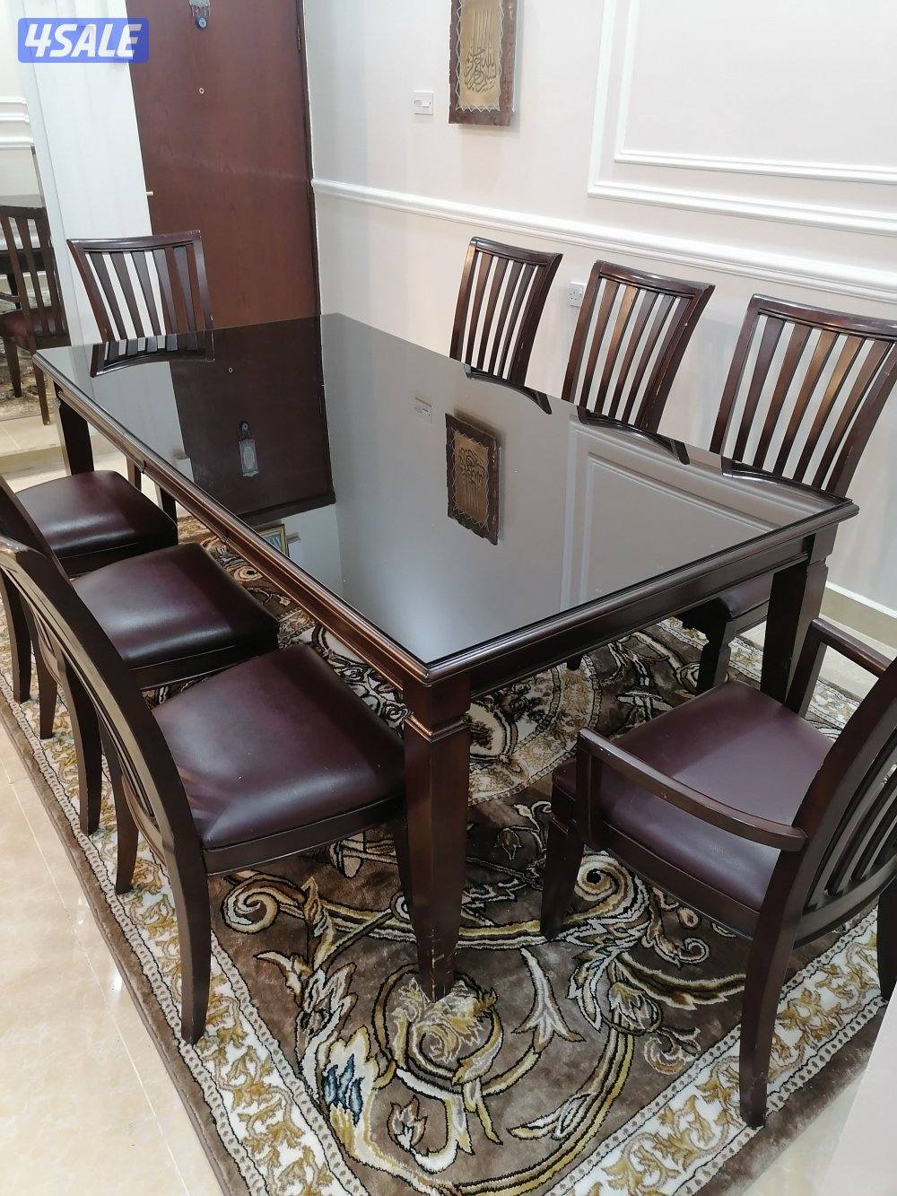 طاولة طعام0