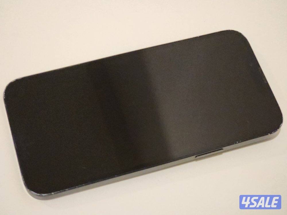 Selling my iPhone 14 Plus with 256GB storage (Midnight Black)5