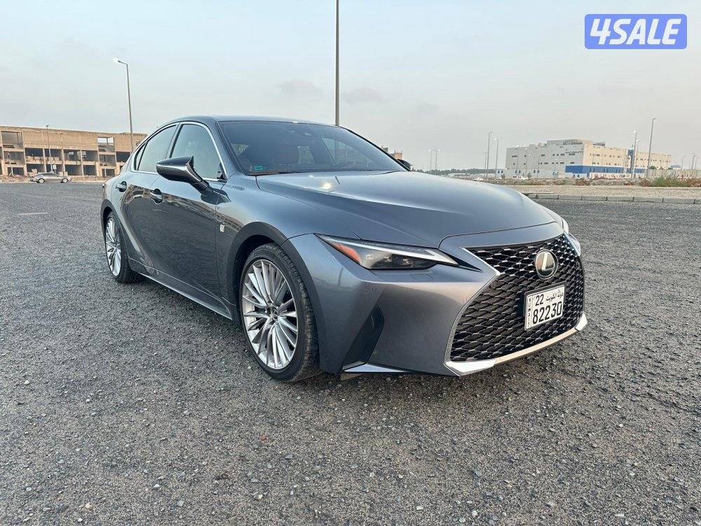 لكزس IS 300 موديل ٢٠٢٤ كامل المواصفات بأكياس الوكالة0