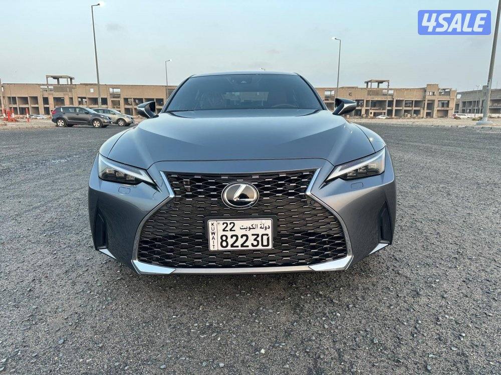 لكزس IS 300 موديل ٢٠٢٤ كامل المواصفات بأكياس الوكالة2