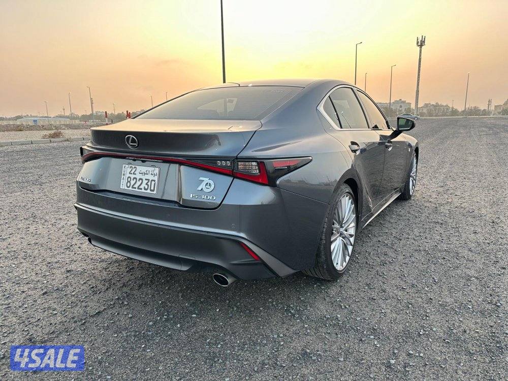 لكزس IS 300 موديل ٢٠٢٤ كامل المواصفات بأكياس الوكالة3
