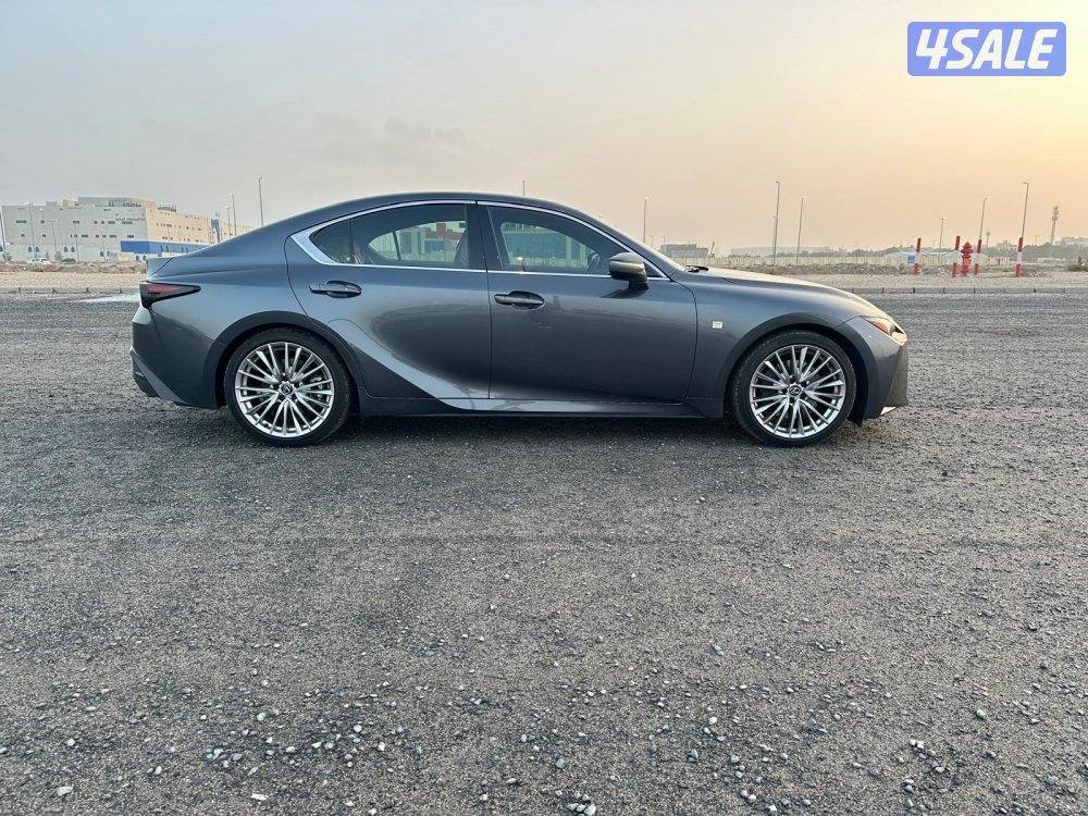 لكزس IS 300 موديل ٢٠٢٤ كامل المواصفات بأكياس الوكالة4