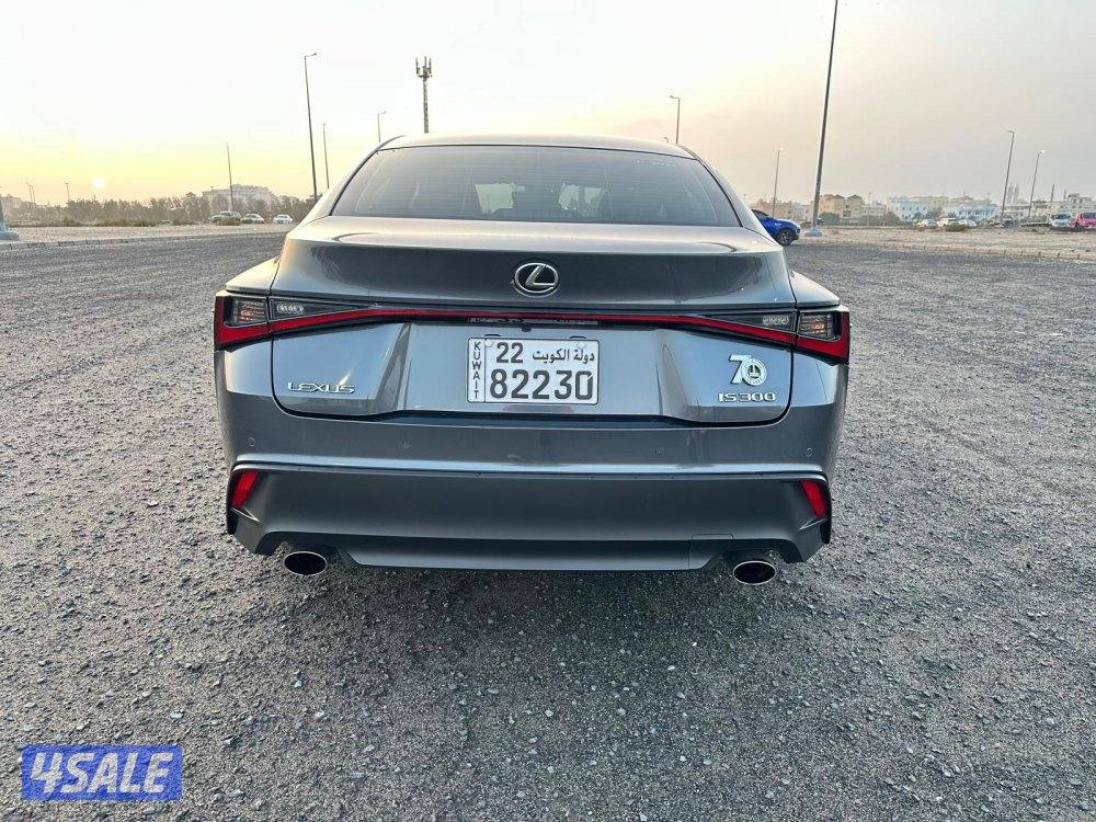 لكزس IS 300 موديل ٢٠٢٤ كامل المواصفات بأكياس الوكالة5