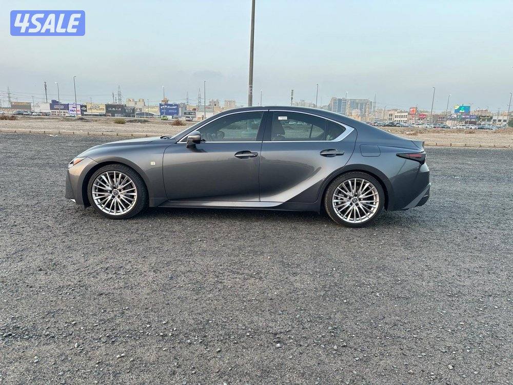 لكزس IS 300 موديل ٢٠٢٤ كامل المواصفات بأكياس الوكالة7