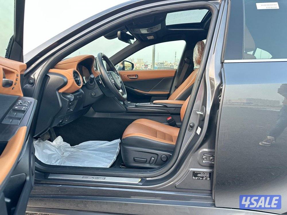 لكزس IS 300 موديل ٢٠٢٤ كامل المواصفات بأكياس الوكالة10