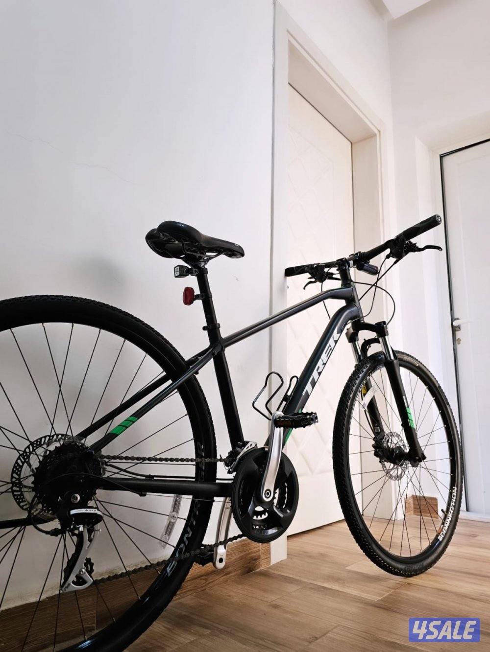 Trek Dual Sport 2 Very Clean 1month used only.9