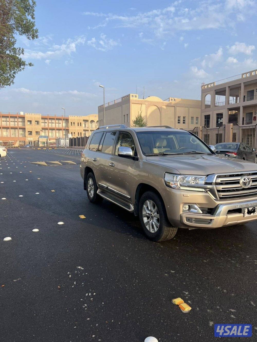 للبيع لاند كرورزر 2017 GXR V83