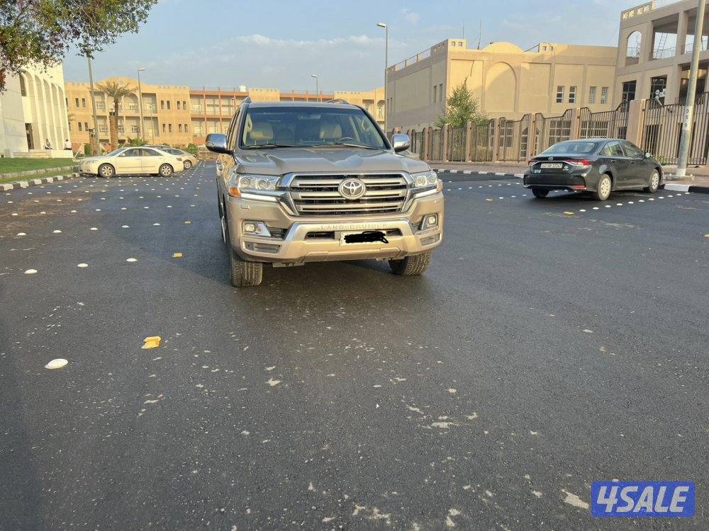 للبيع لاند كرورزر 2017 GXR V86