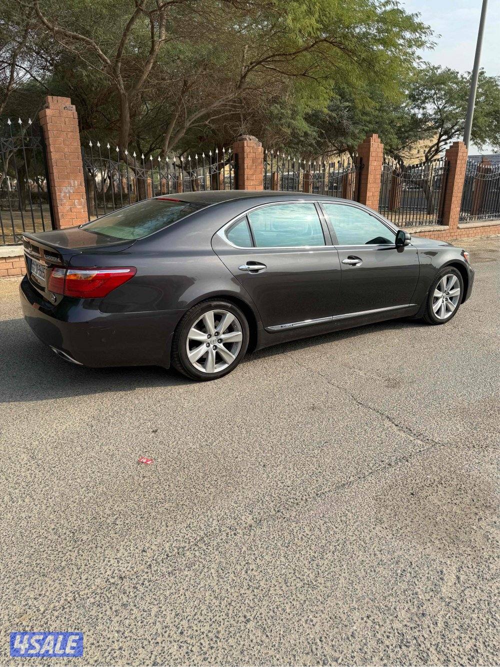 لكزس 2010 / Ls600 هايبرد كهرباء و بانزين ماشي 71 صبغ وكاله شرط الفحص3