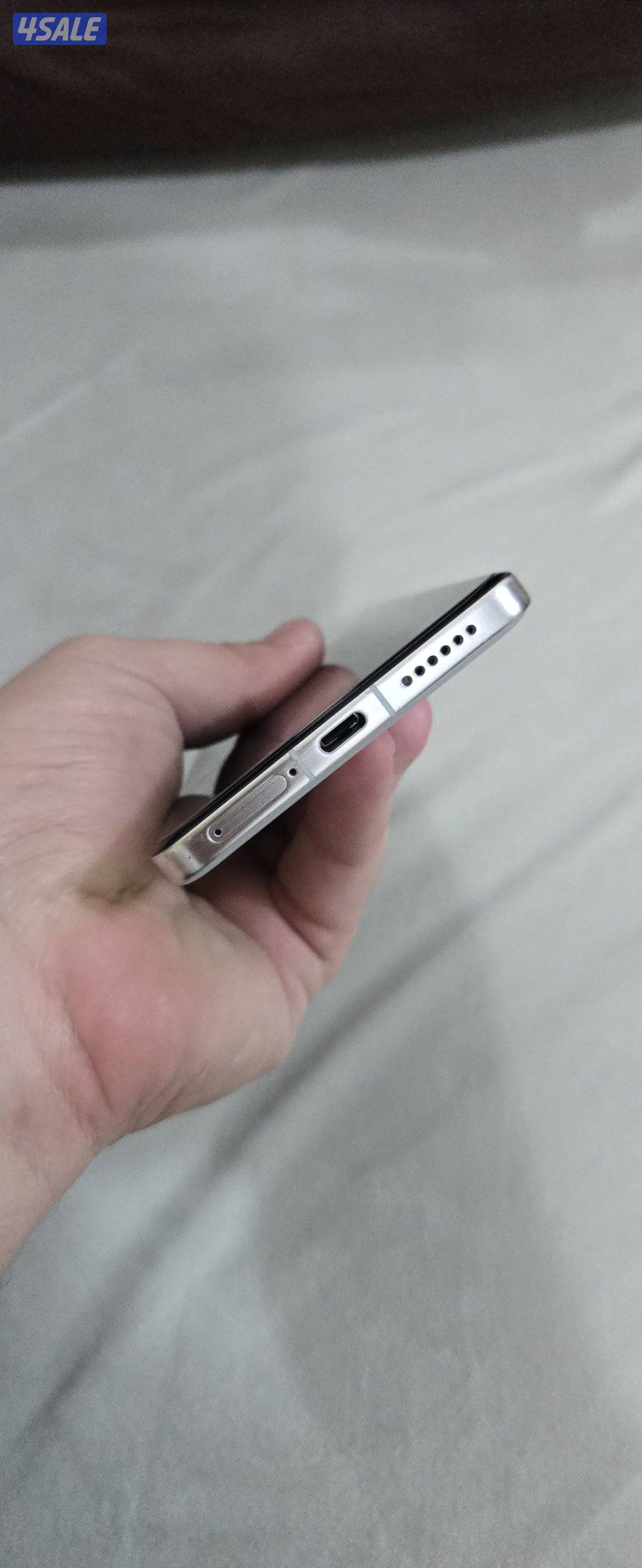 فيفو اكس 200 برو بحالة الجديد 512 جيجا كفالة المستقبل مع 8 كفرات4