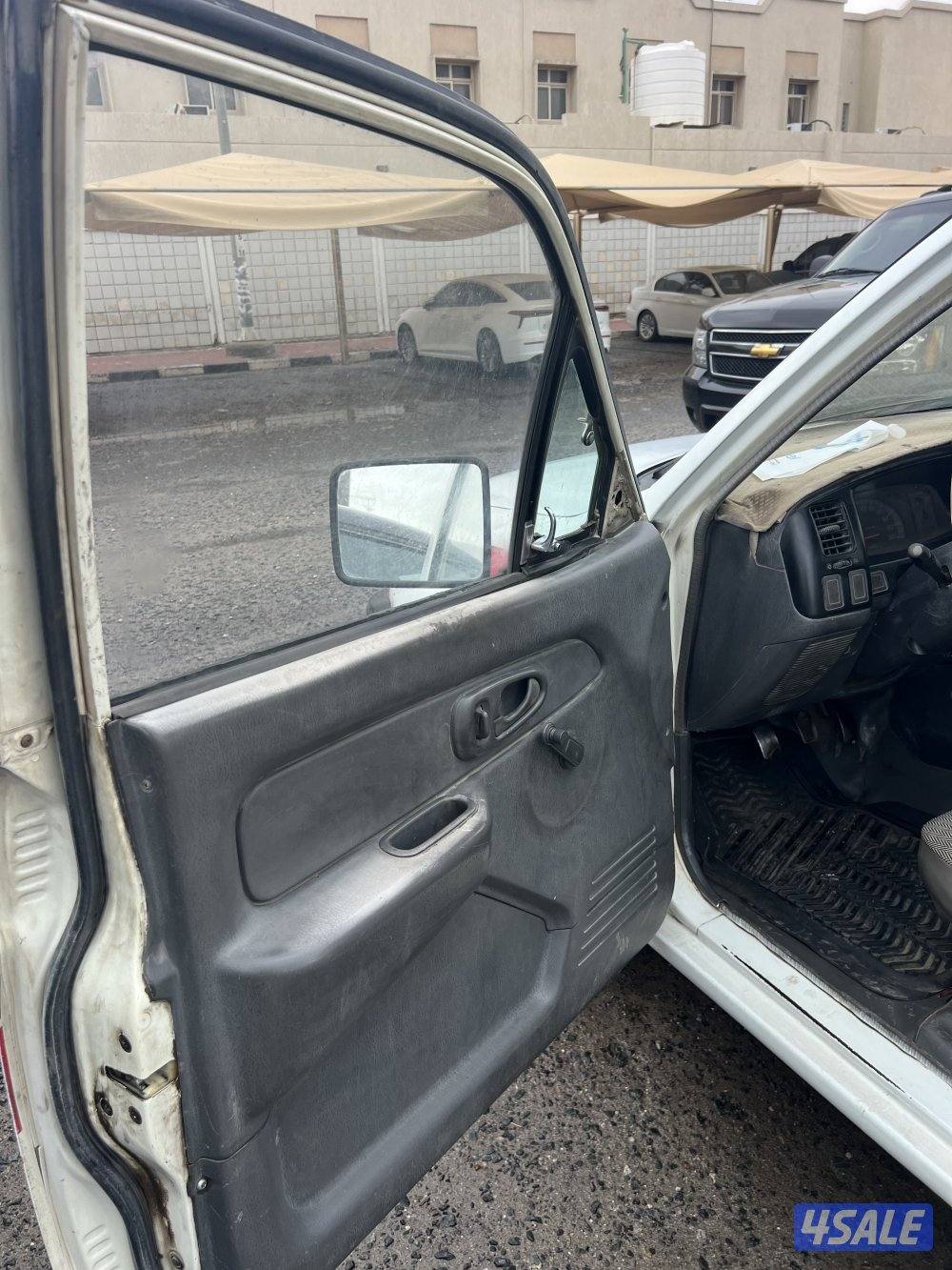 للبيع وأنيت ميتسوبيشي موديل 2004 نظيف ، تم عمل تصفيه و تواير جديده3