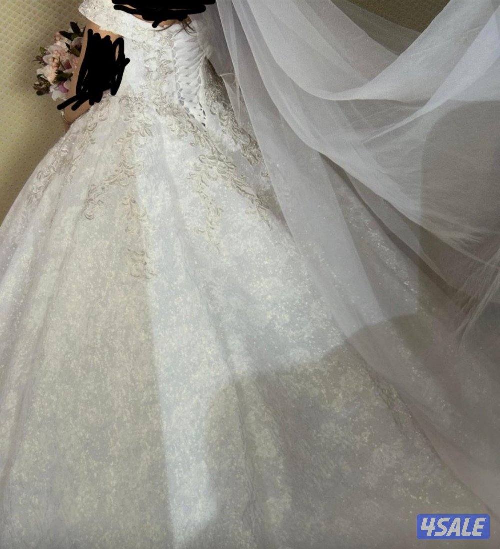 فستان عروس فخم جدا لبسه واحده ويلبس مقاس ميديم ولارج0