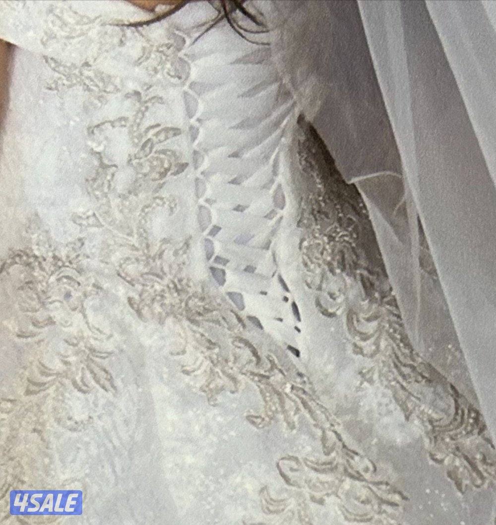 فستان عروس فخم جدا لبسه واحده ويلبس مقاس ميديم ولارج1