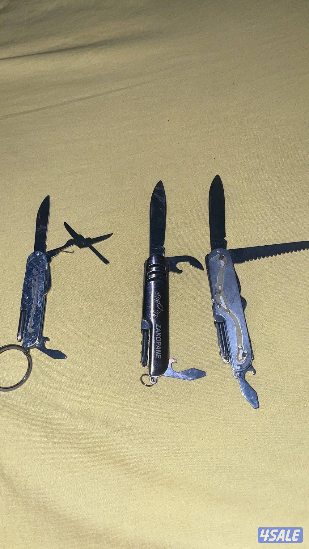 للبيع سكاكين وفيها ادوات تقطيع خشب ومفكات الحبه ب٥والثلاثه١٥0