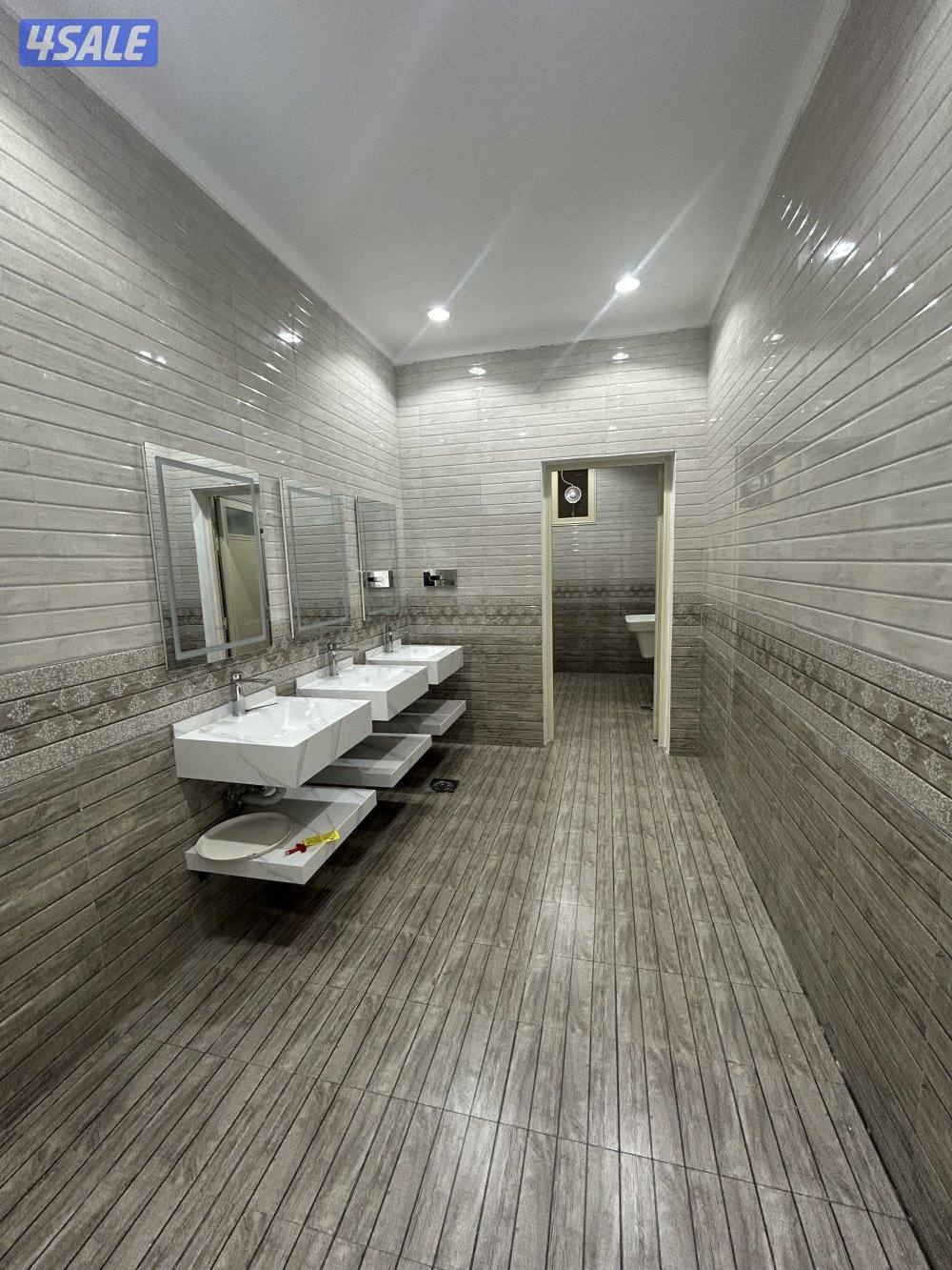 للإيجار فيلا في غرب عبدالله مبارك تشطيب جديد0