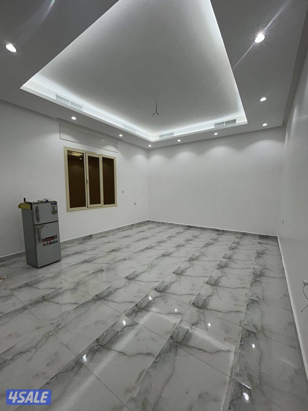 للإيجار فيلا في غرب عبدالله مبارك تشطيب جديد1