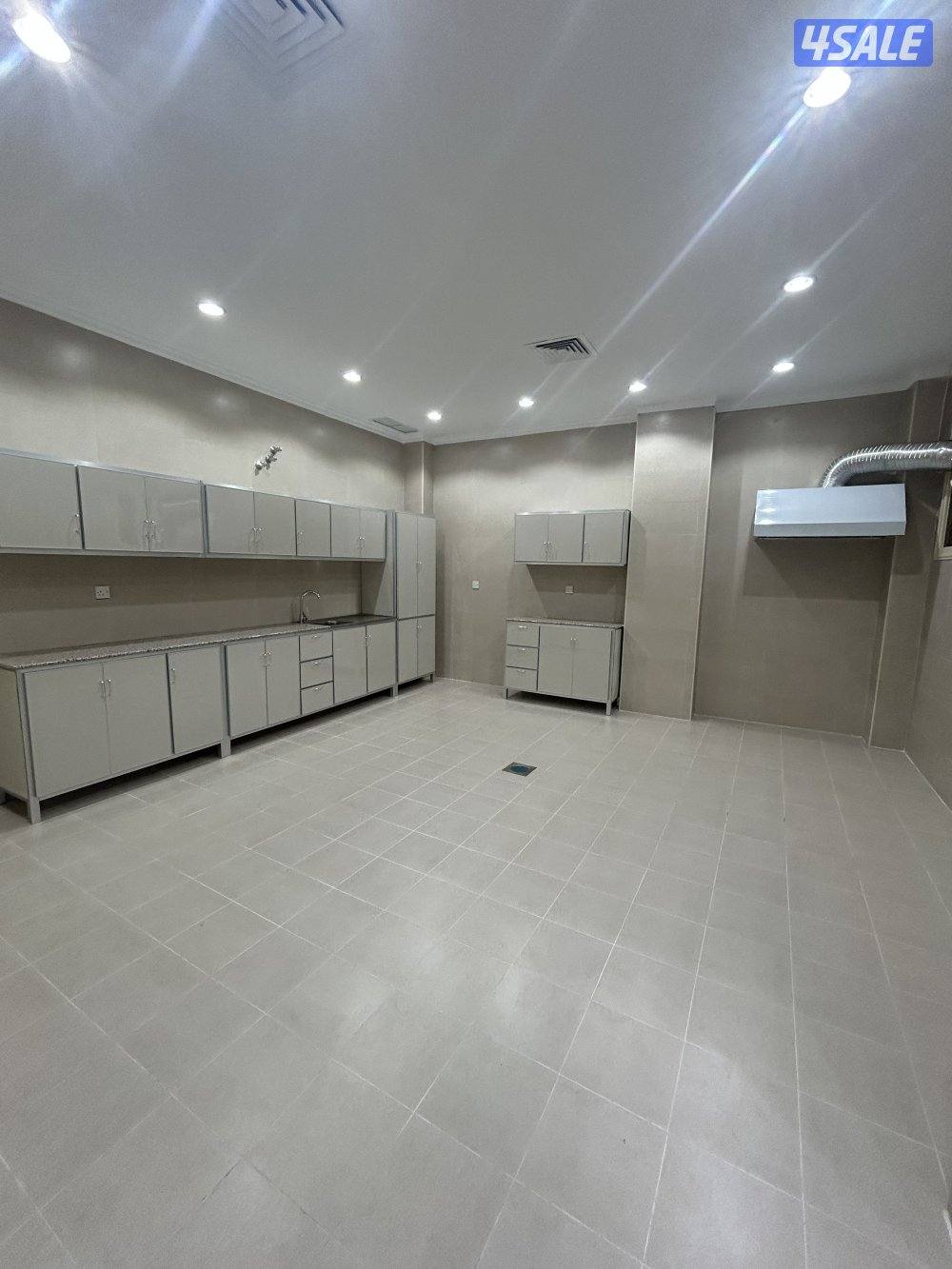 للإيجار فيلا في غرب عبدالله مبارك تشطيب جديد2