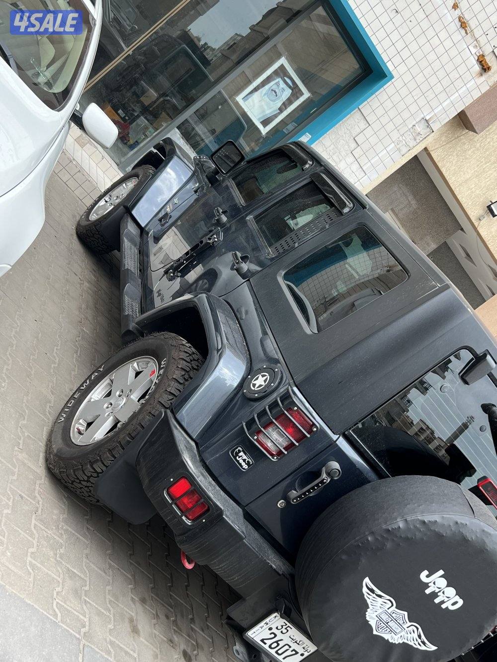 Jeep sahara 2008 low millage0