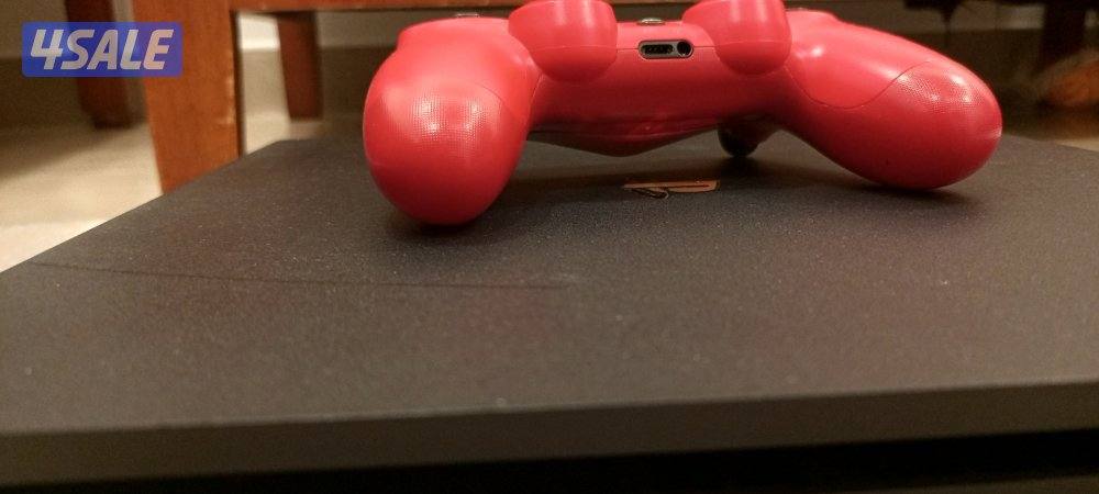 PS4 pro 1 terabyte very good condition3