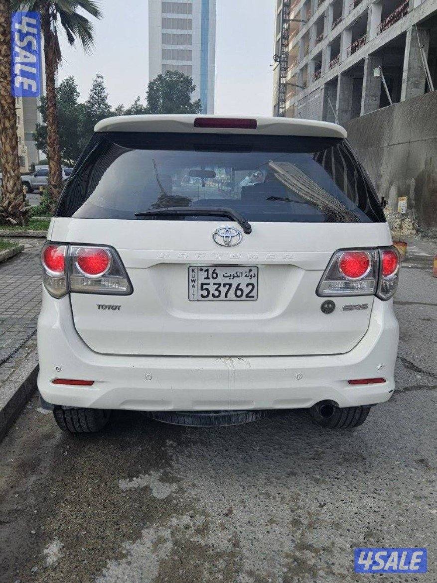 جيب تويوتا اربعه سلندر بسعر ممتاز5