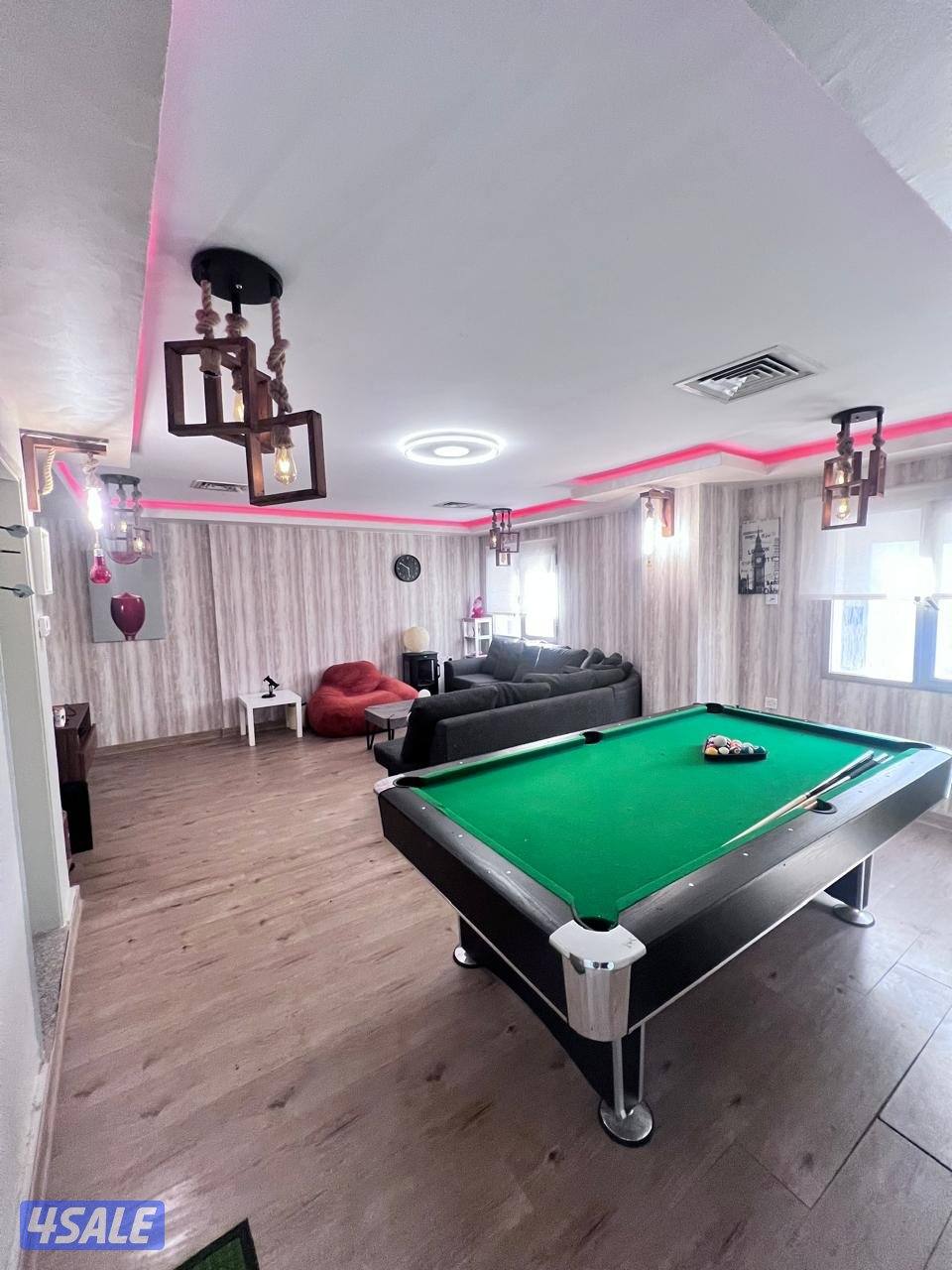 للبيع طاوله بلياردو5