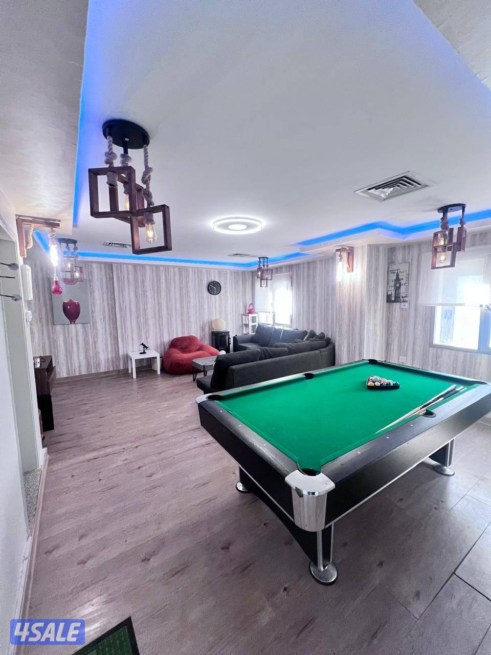للبيع طاوله بلياردو6