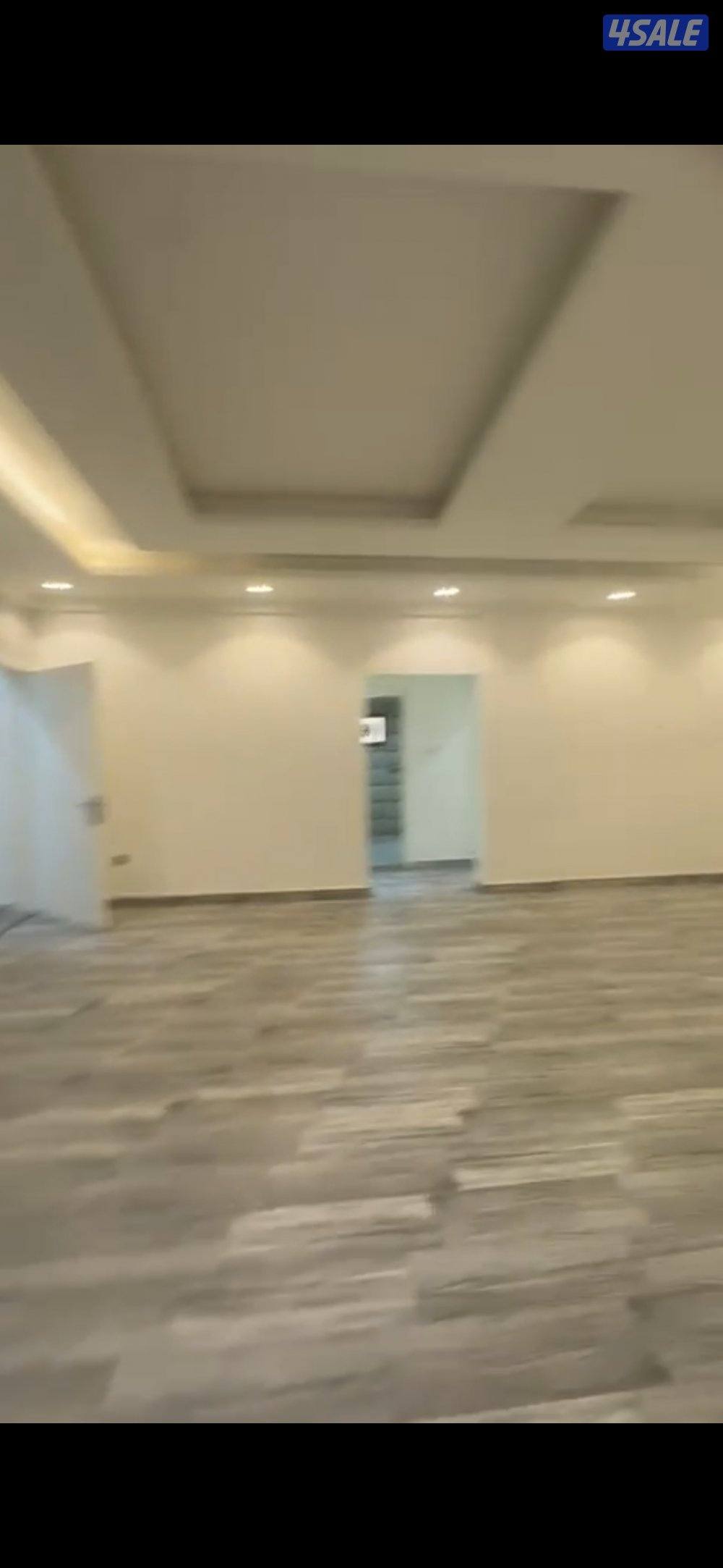 للإيجار دور اول ٤٠٠ متر 8 غرف نوم و صاله1