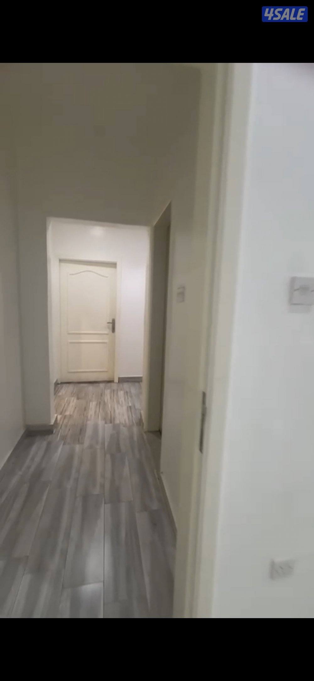 للإيجار دور اول ٤٠٠ متر 8 غرف نوم و صاله6