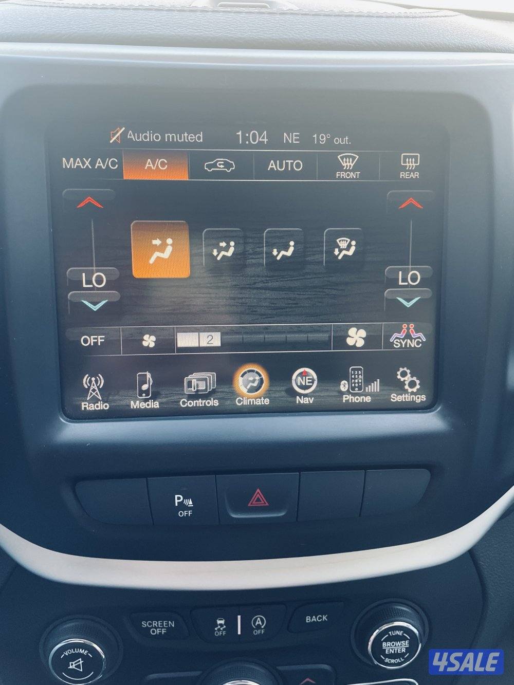 جيب شيروكي سبورت عداد ٧٩ الف فقط4