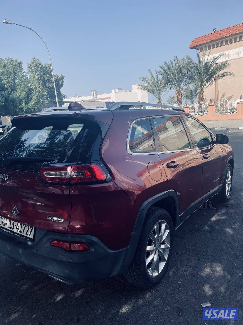 جيب شيروكي سبورت عداد ٧٩ الف فقط6