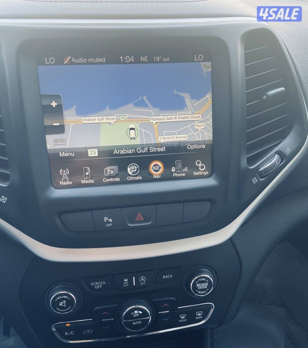 جيب شيروكي سبورت عداد ٧٩ الف فقط7