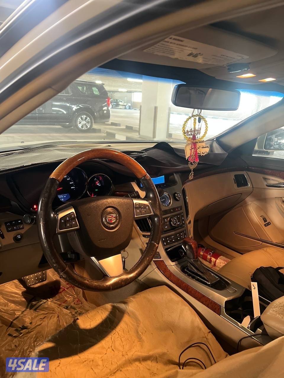 للبيع سيارة كاديلاك CTS موديل 2011 لون بيج3