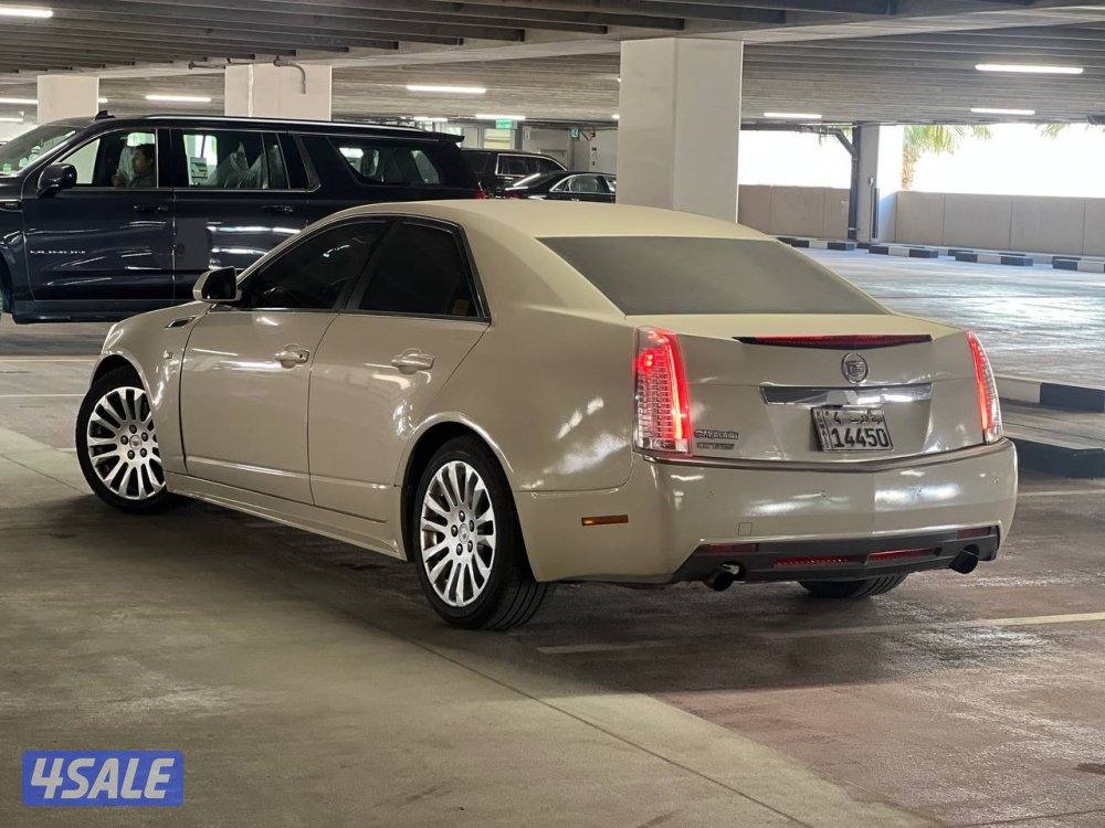 للبيع سيارة كاديلاك CTS موديل 2011 لون بيج5