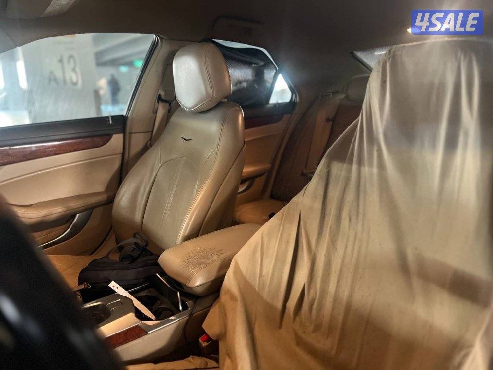 للبيع سيارة كاديلاك CTS موديل 2011 لون بيج6