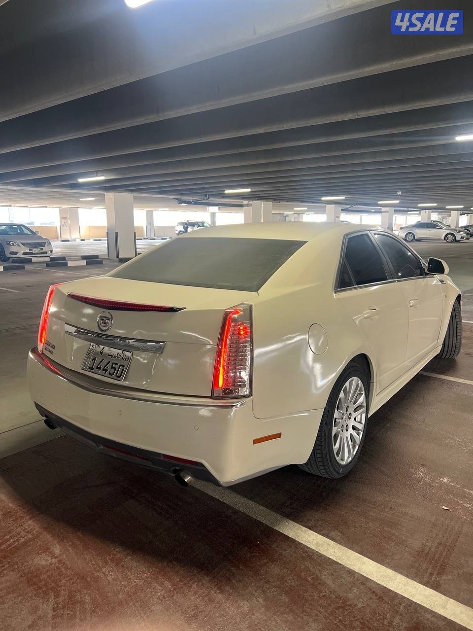 للبيع سيارة كاديلاك CTS موديل 2011 لون بيج7